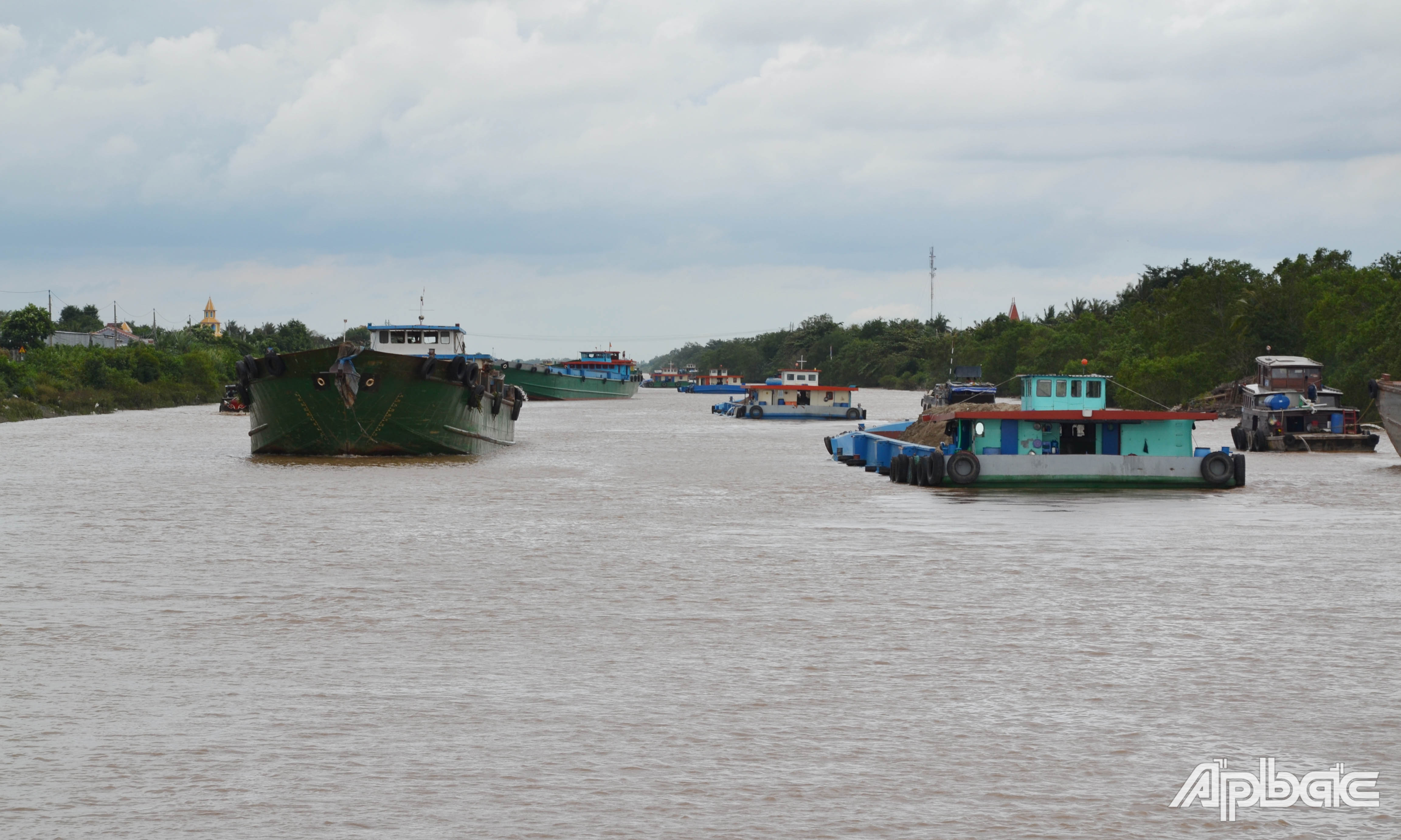Dự án đầu tư xây dựng công trình Nâng cấp tuyến kinh Chợ Gạo giai đoạn 2 được điều chỉnh với tổng mức đầu tư 1.335 tỷ đồng.