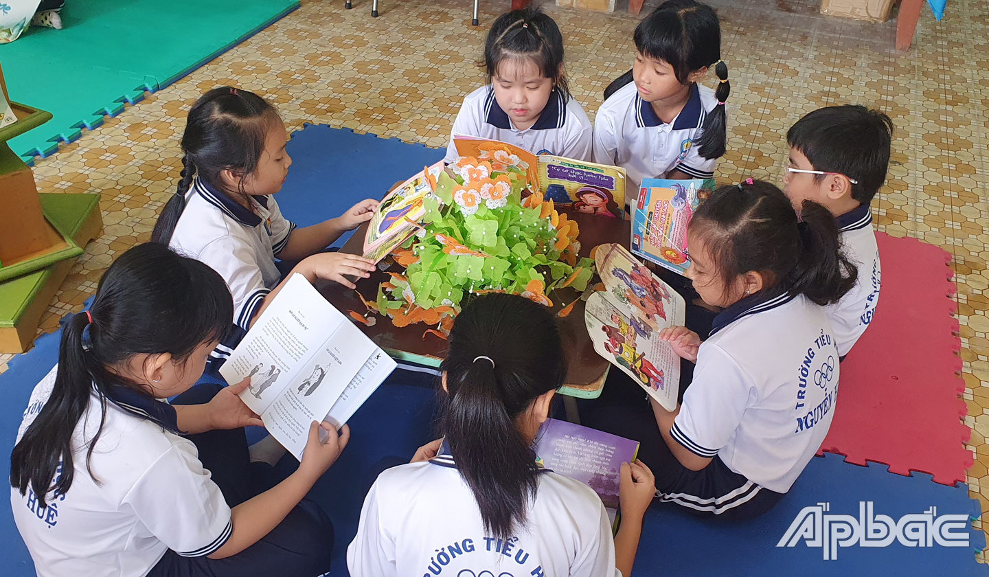 Không gian đọc sách của học sinh rất sinh động. 