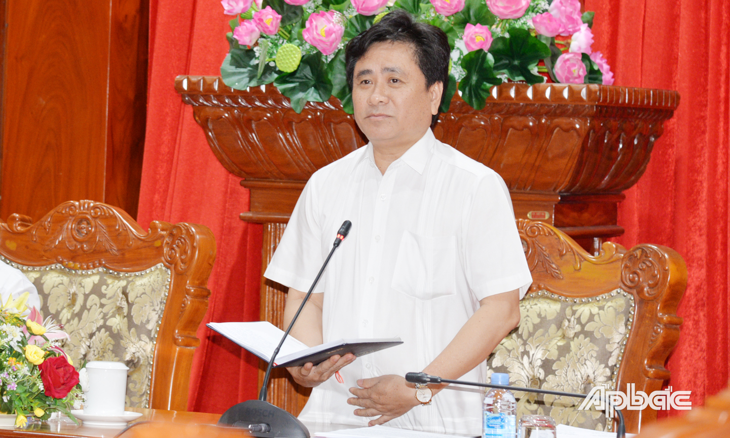 Đồng chí Trần Văn Dũng lưu ý những nhiệm vụ cần tập trung thực hiện trong thời gian tới để vừa phòng chống Covid-19 vừa sản xuất, kinh doanh hiệu quả