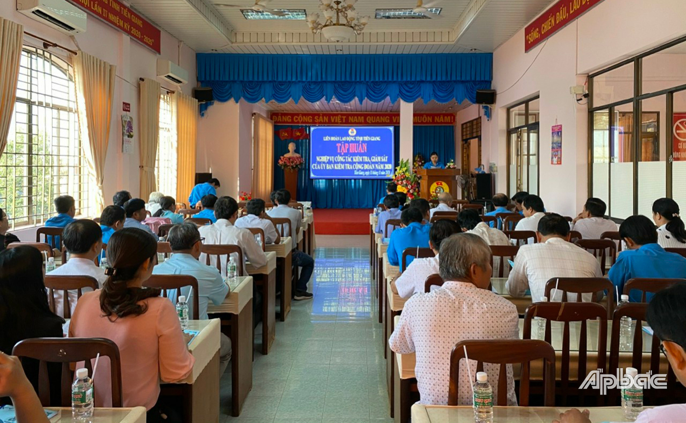Quang cảnh lớp tập huấn