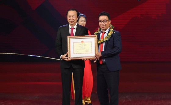 Bộ GD-ĐT tặng bằng khen cho tác giả đoạt giải đặc biệt: Tác giả Thái Bá Dũng