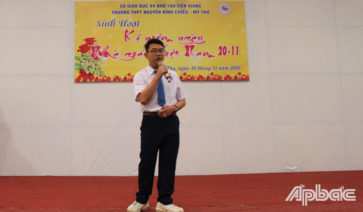 Chương trình văn nghệ hát về nghĩa tình thầy trò. 