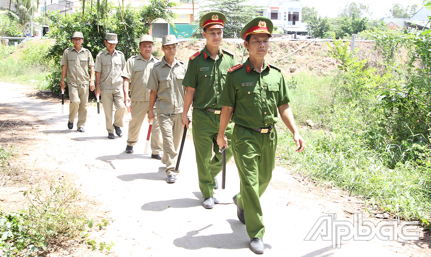 Công an phường 3 tổ chức tuần tra bảo đảm an ninh trật tự trên địa bàn phụ trách.