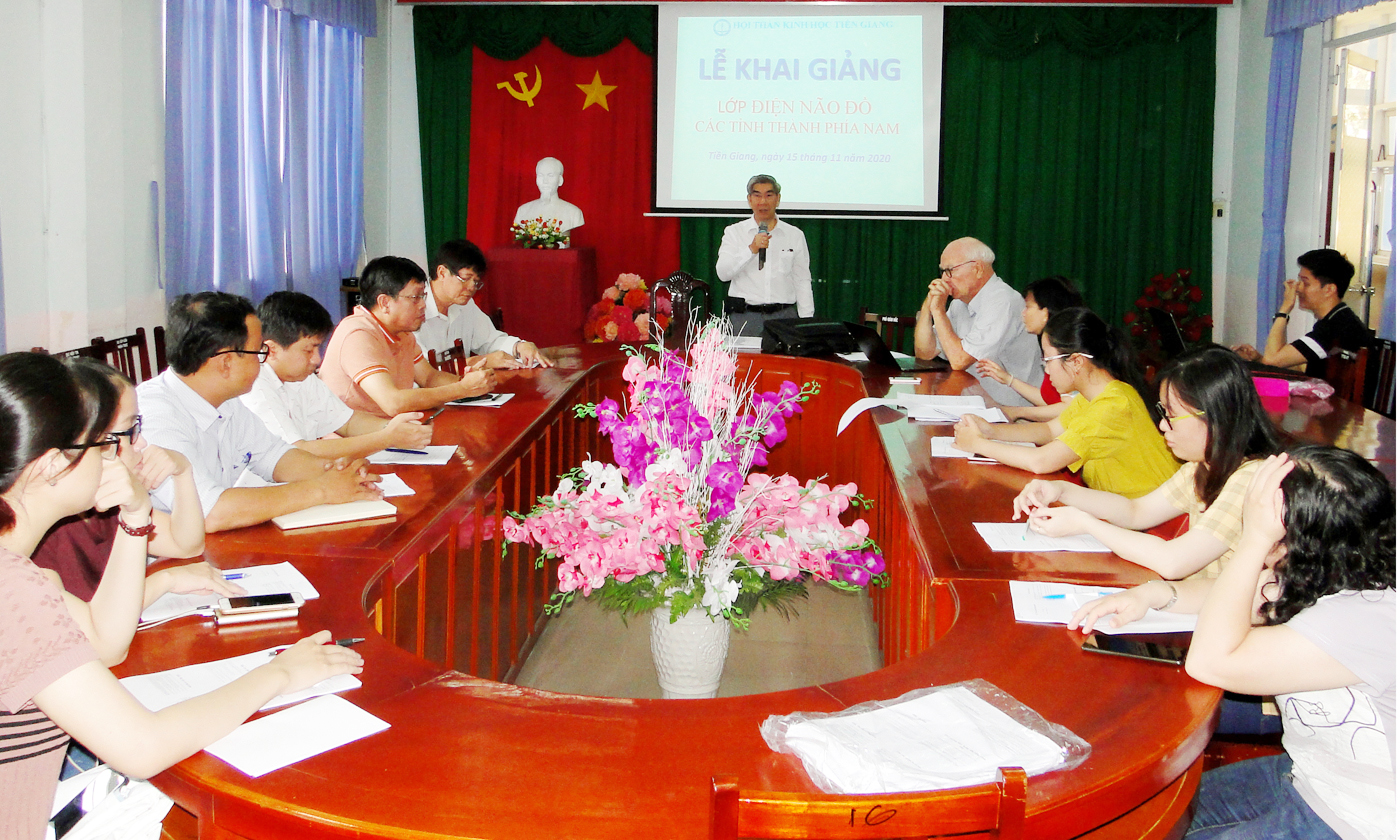 BSCKII Trần Thanh Thảo chào mừng các bác sĩ tham gia lớp học