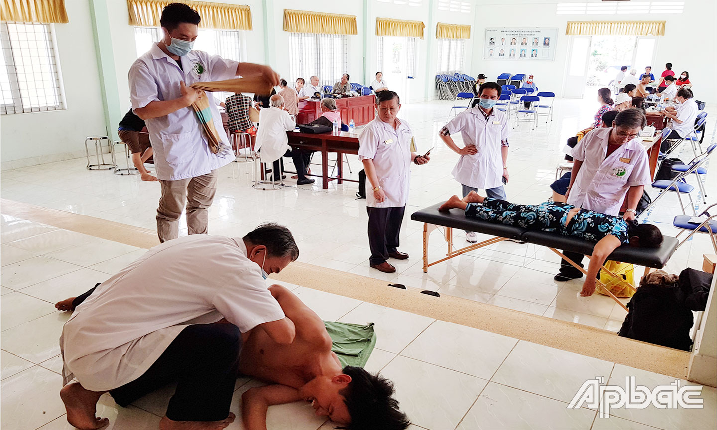 Điều trị bệnh bằng Đông y ở xã Bình Phú