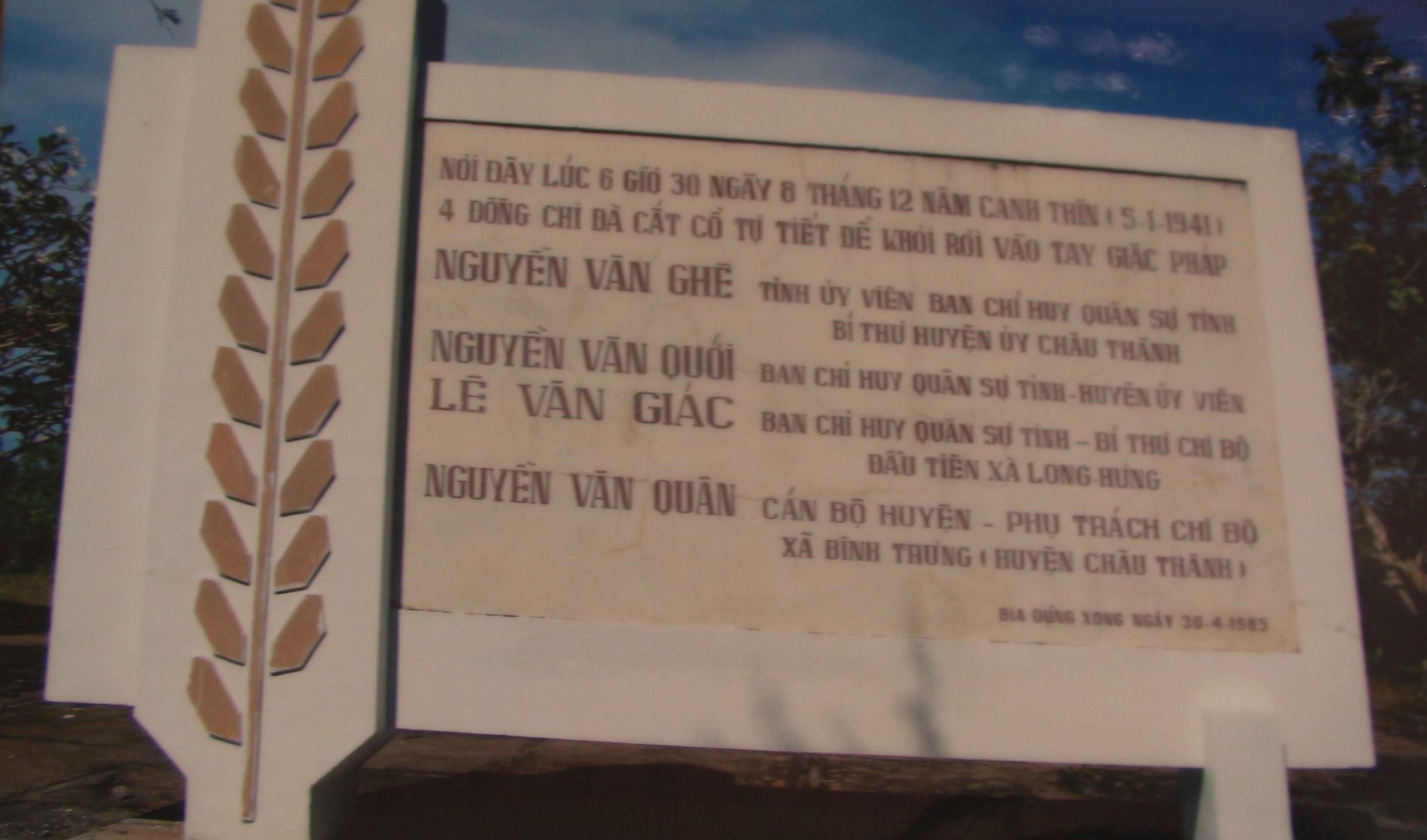 Bia tưởng niệm 
