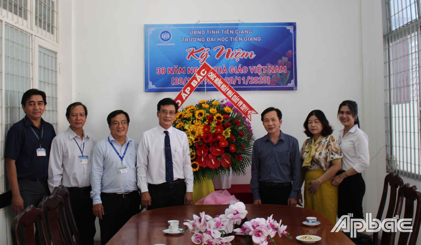 Báo Ấp Bắc chúc mừng Sở GD-ĐT. 