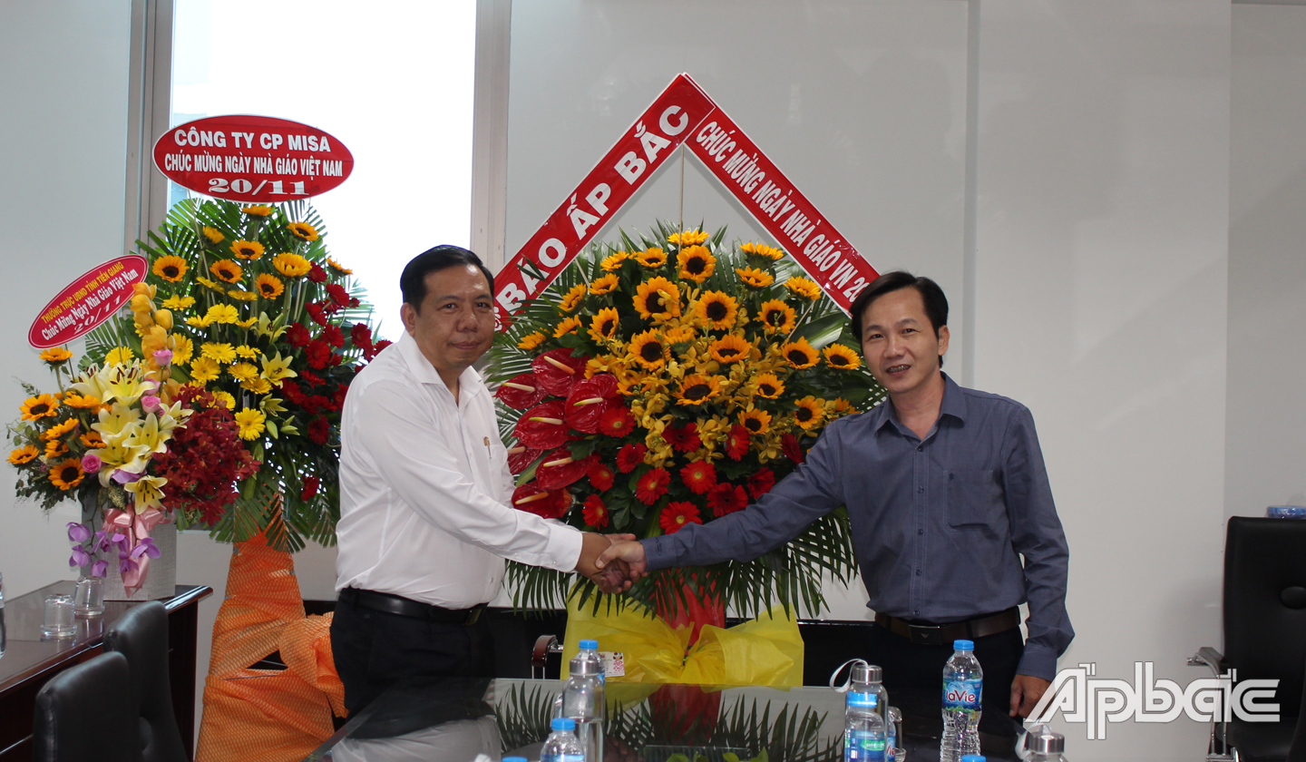 Báo Ấp Bắc chúc mừng Trường Đại học Tiền Giang. 