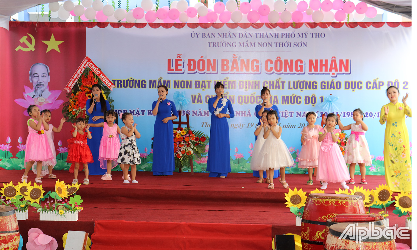 Các tiết mục văn nghệ trong buổi lễ.
