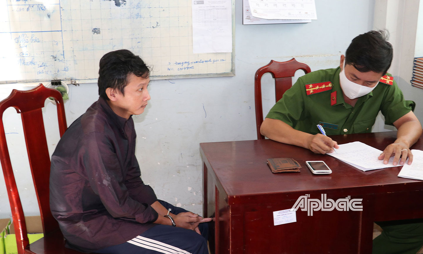 Đối tượng Dũng tại cơ quan chức năng.