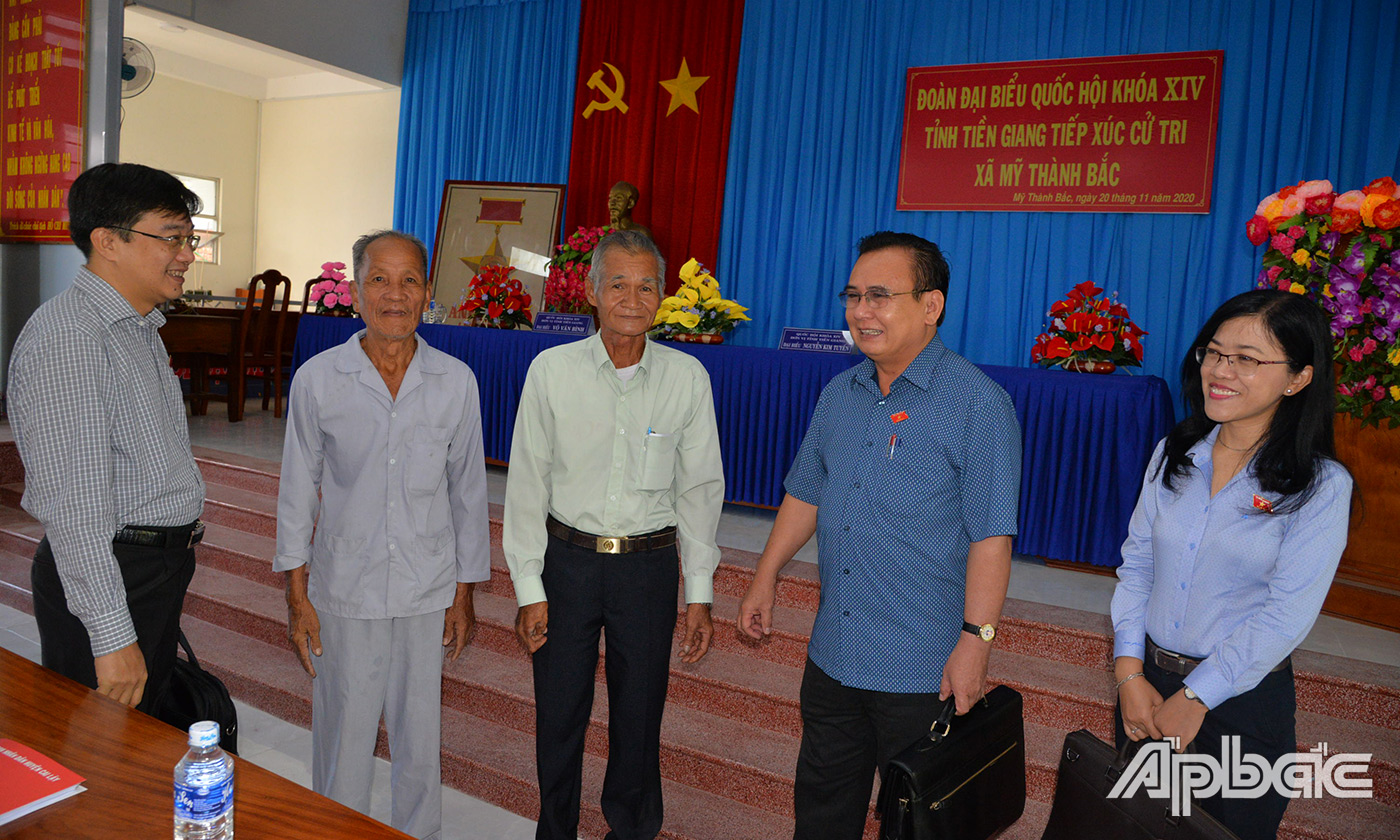Đại biểu Võ Văn Bình