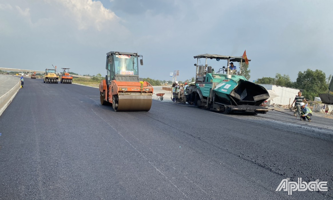 Đơn vị thi công thảm nhựa tuyến chính gói thầu XL-04.
