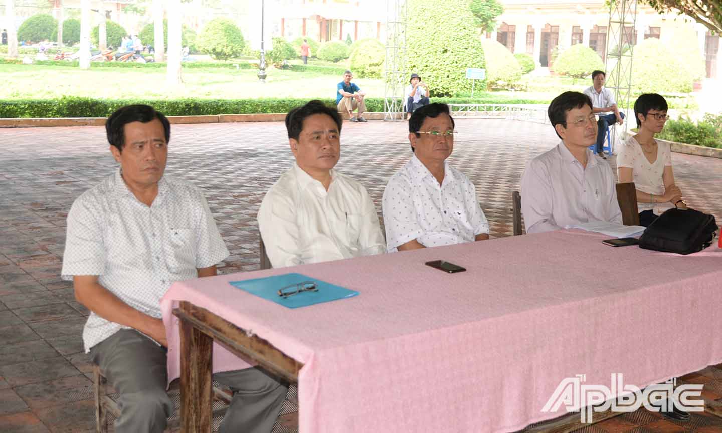 Đồng chí Trần Văn Dũng duyệ
