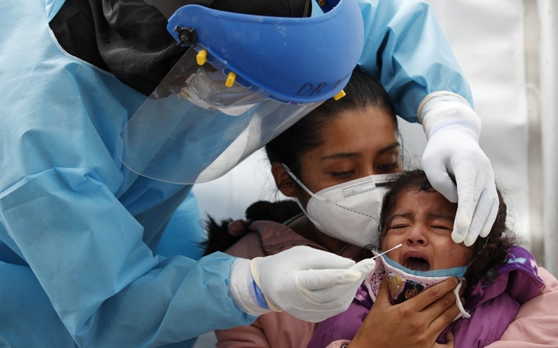 Xét nghiệm nhanh Covid-19 tại Mexico City, Mexico. (Ảnh: AP)