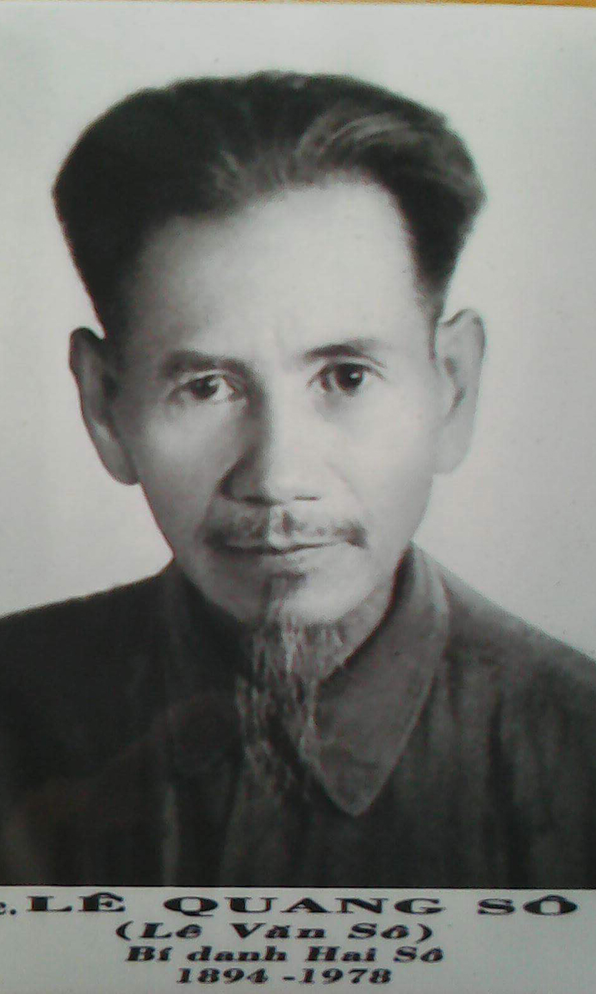  Đồng chí Lê Quang Sô là người được đồng chí Phan Văn Khỏe, Bí thư Tỉnh ủy Mỹ Tho giao nhiệm vụ thiết kế mẫu lá cờ Mặt trận Dân tộc thống nhất phản đế Đông Dương- Sau đó được chọn là quốc kỳ. Ảnh do gia đình đồng chí Lê Quang Sô cung cấp