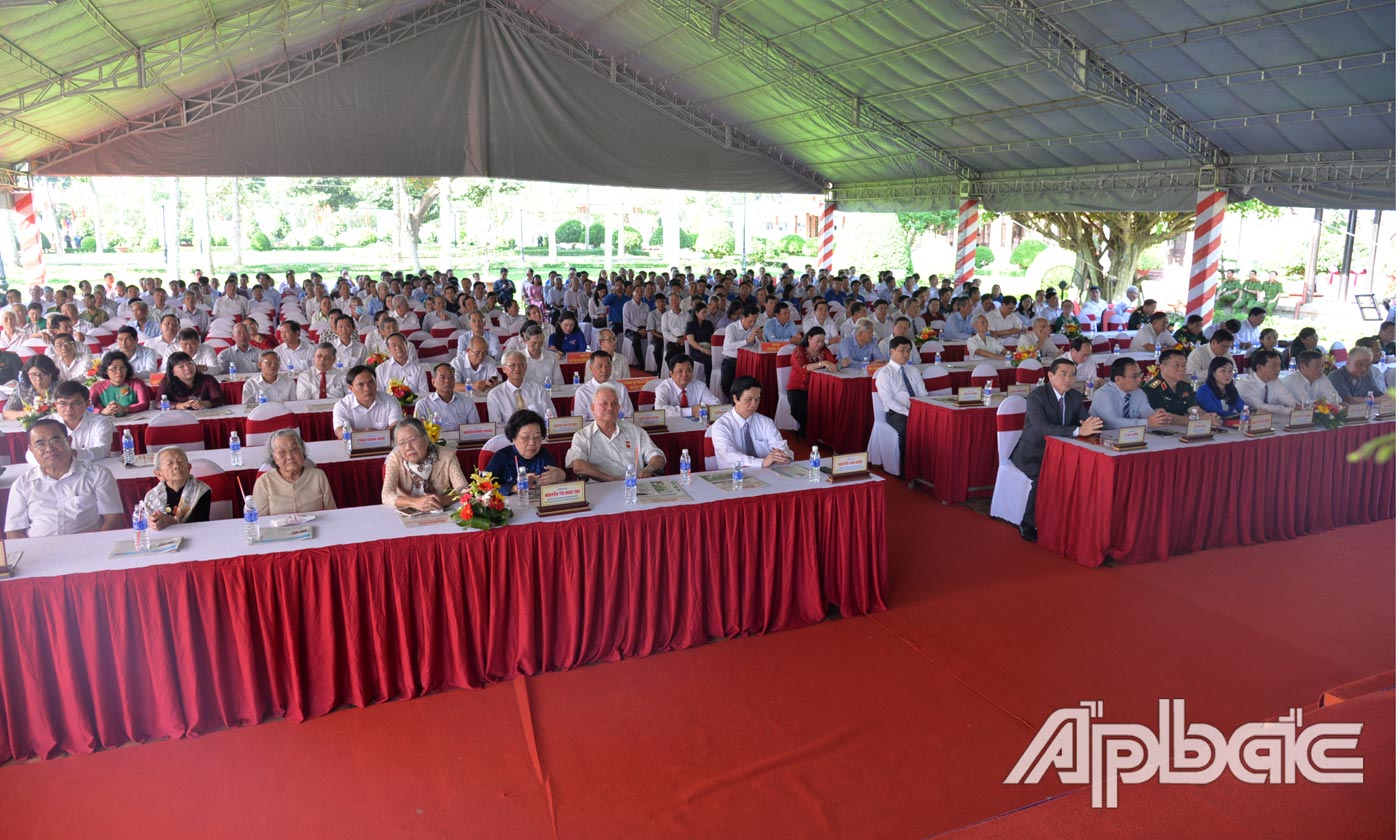 Đại biểu tham dự lễ kỷ niệm.