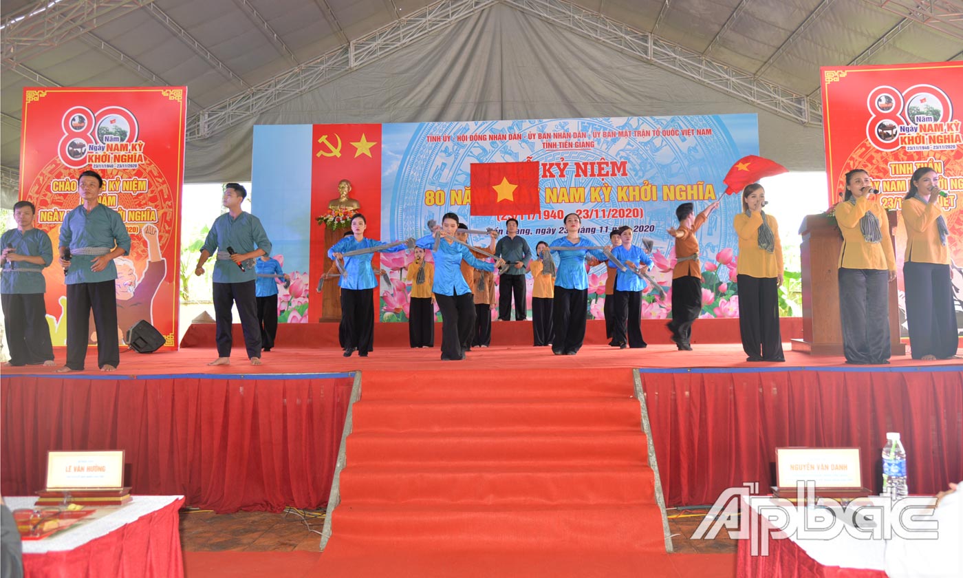 Các tiết mục văn nghệ tại lễ kỷ niệm.