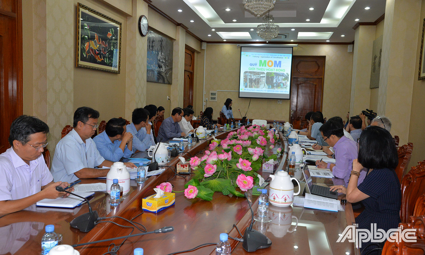 Quang cảnh cuộc họp