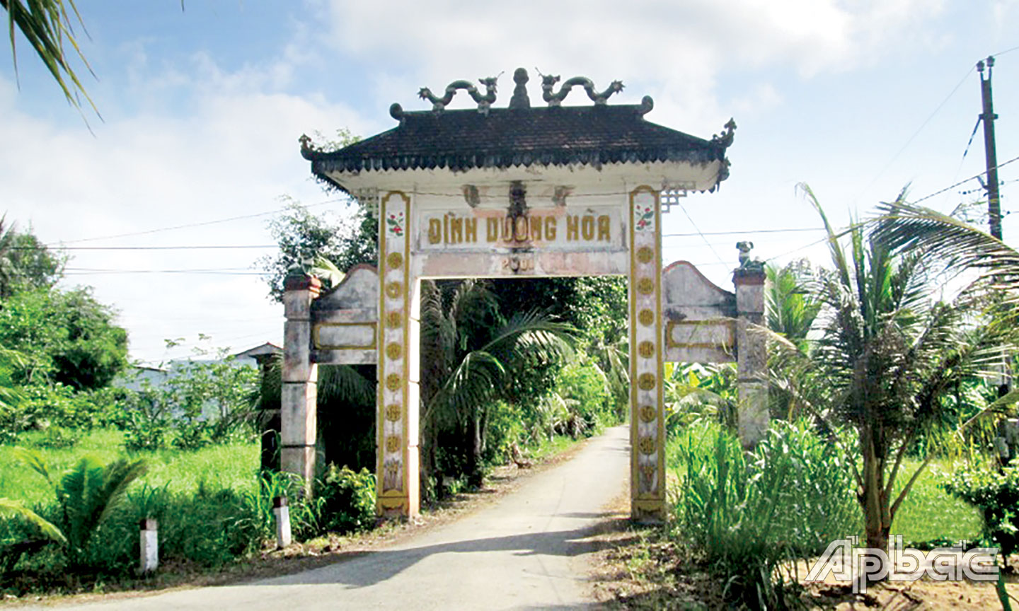 Cổng đình Dương Hòa.