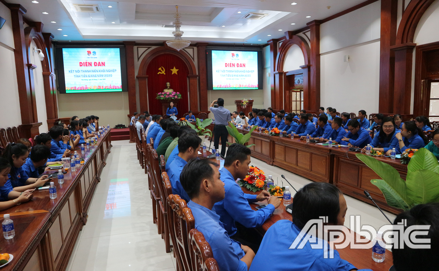 Quang cảnh buổi diễn đàn