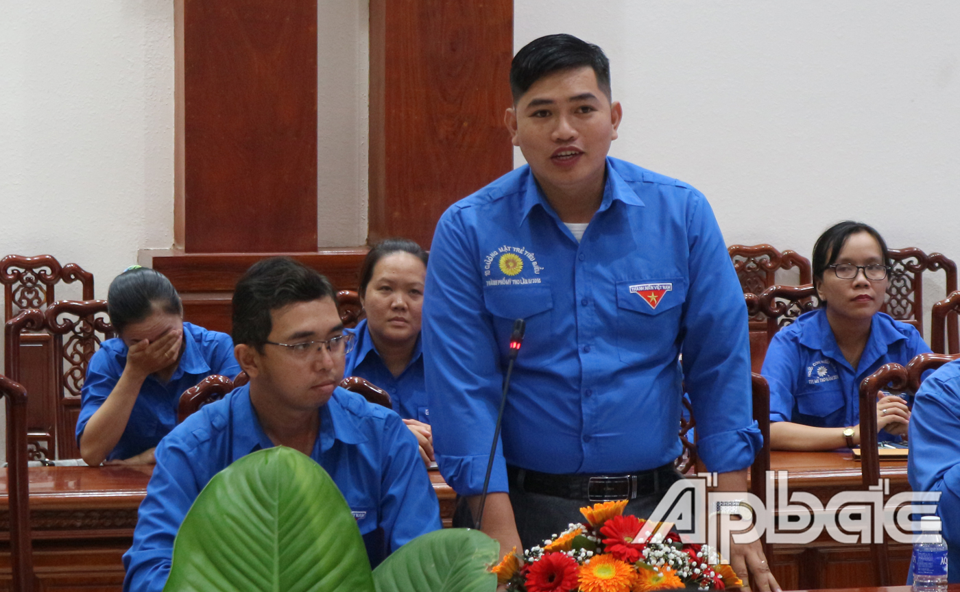 Đoàn viên thanh niên trình bày dự án khởi nghiệp