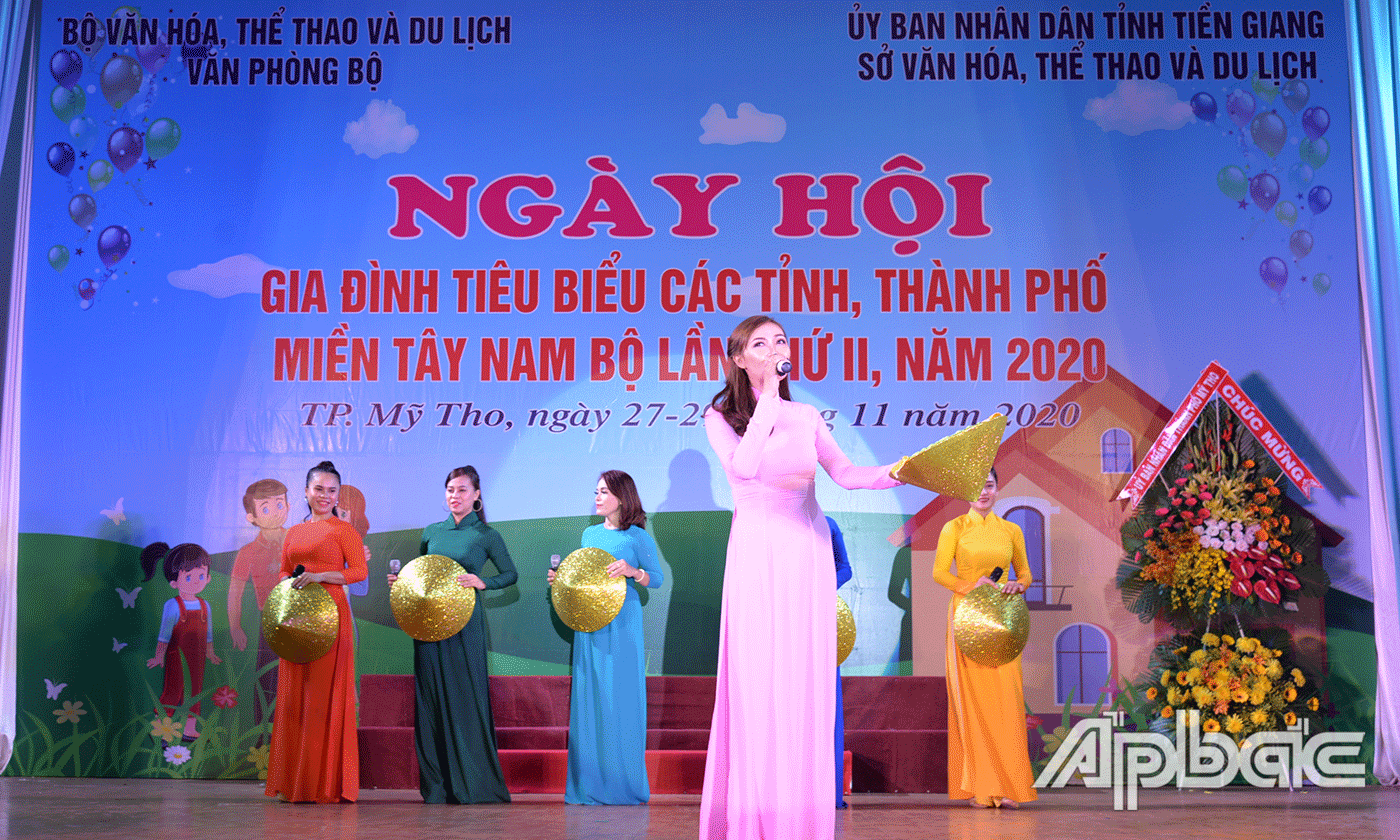 Các tiết mục văn nghệ tại lễ khai mạc.