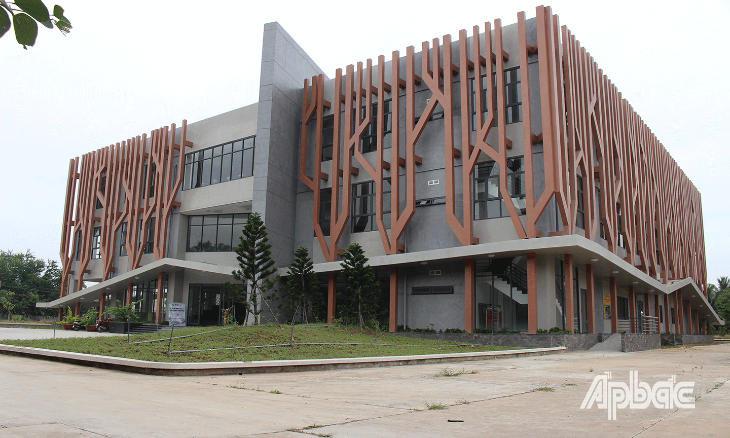 Toàn cảnh Thư viện mới Trường Đại học Tiền Giang. 