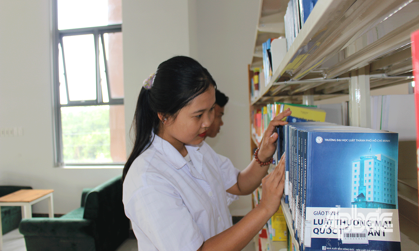 Với đa dạng các thể loại sách, thư viện trường đáp ứng tốt nhu cầu nghiên cứu, học tập của giảng viên, sinh viên tất cả khoa, bộ môn. 