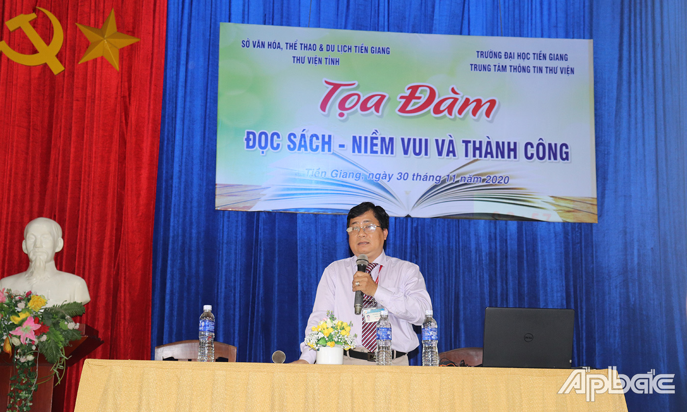 Tiến sĩ Võ Phúc Châu, Trưởng khoa Khoa học Xã hội và Nhân văn, trường Đại học Tiền Giang chia sẻ trong buổi tọa đàm.