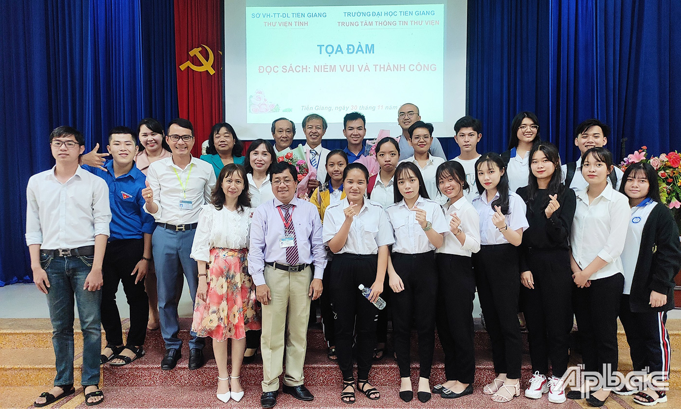 Buổi tọa đàm diễn ra thành công tốt đẹp.