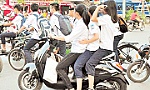 Người lớn phải làm gương cho con trẻ