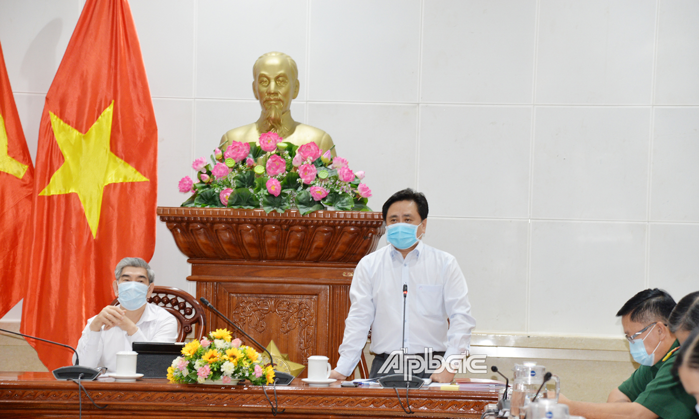 Đồng chí Trần Văn Dũng lưu ý những nhiệm vụ cần tập trung thực hiện trong thời gian tới để vừa phòng chống Covid-19 vừa sản xuất, kinh doanh hiệu quả