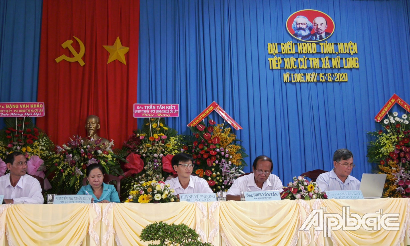 Đại biểu HĐND tỉnh, huyện tiếp xúc cử tri xã Mỹ Long (huyện Cai Lậy) sau kỳ họp lần thứ 13, HĐND tỉnh Tiền Giang (Khóa IX) và trước kỳ họp thứ 14, HĐND huyện Cai Lậy (Khóa XI).