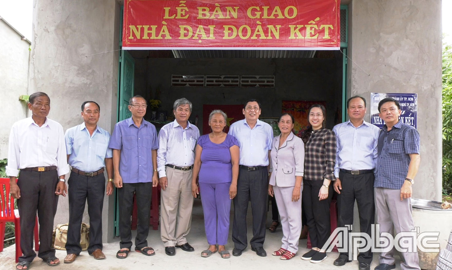 Trao nhà đại đoàn kết cho hộ có hoàn cảnh khó khăn tại xã Phú Nhuận