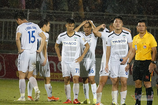 Hơn 15 năm Hoàng Anh Gia Lai (HAGL) chưa một lần đứng trên đỉnh cao V-League, giải đấu mà họ đã 2 lần liên tiếp lên ngôi vương vào các năm 2003 và 2004.
