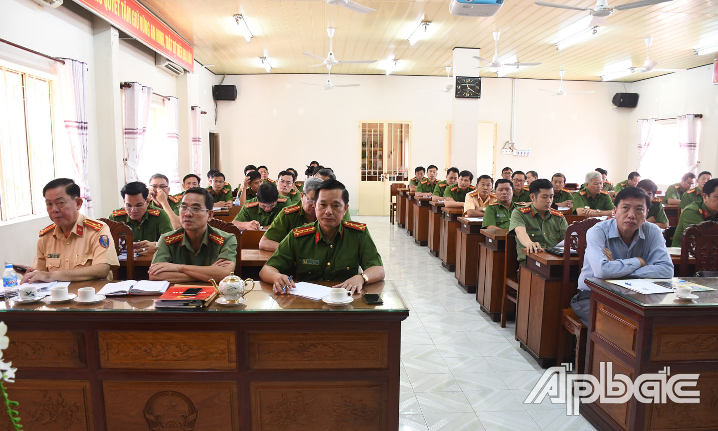 Đại biểu tham dự buổi kiểm tra. 
