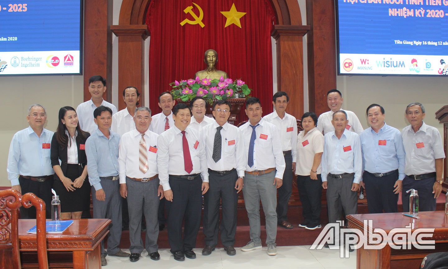 Ban Chấp hành Hội Chăn nuôi tỉnh Tiền Giang lần thứ III, nhiệm kỳ 2020 - 2025 ra mắt Đại hội.