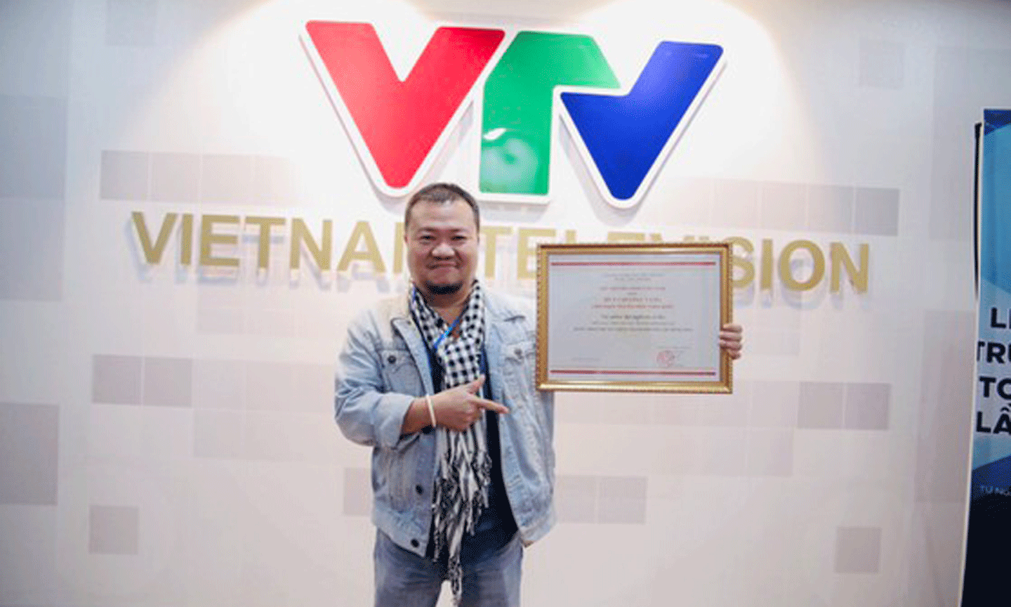 Đạo diễn Trần Đức Long nhận giải vàng