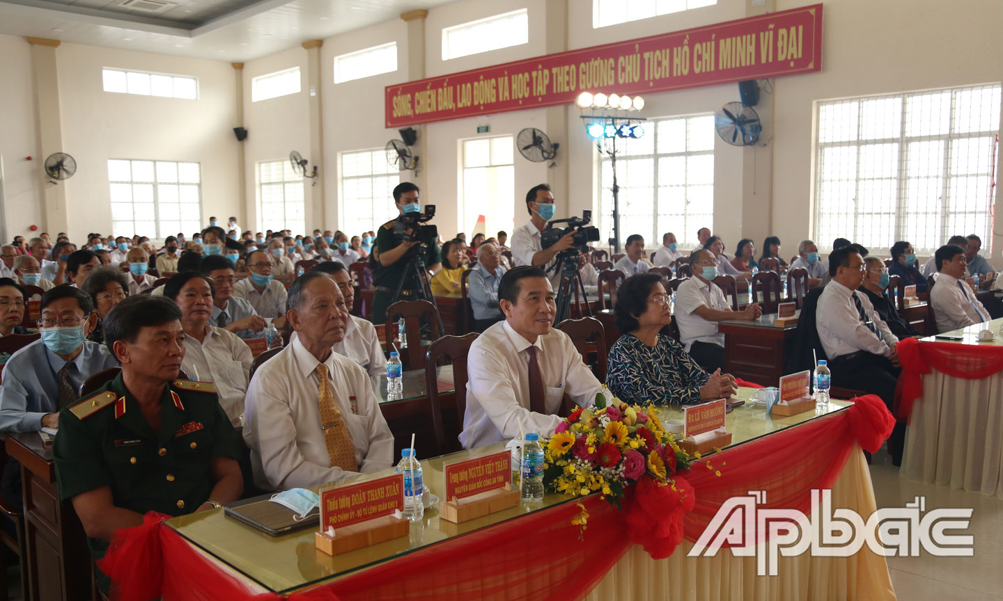Nguyên lãnh đạo Trung ương và tỉnh về tham dự Lễ đón nhận.