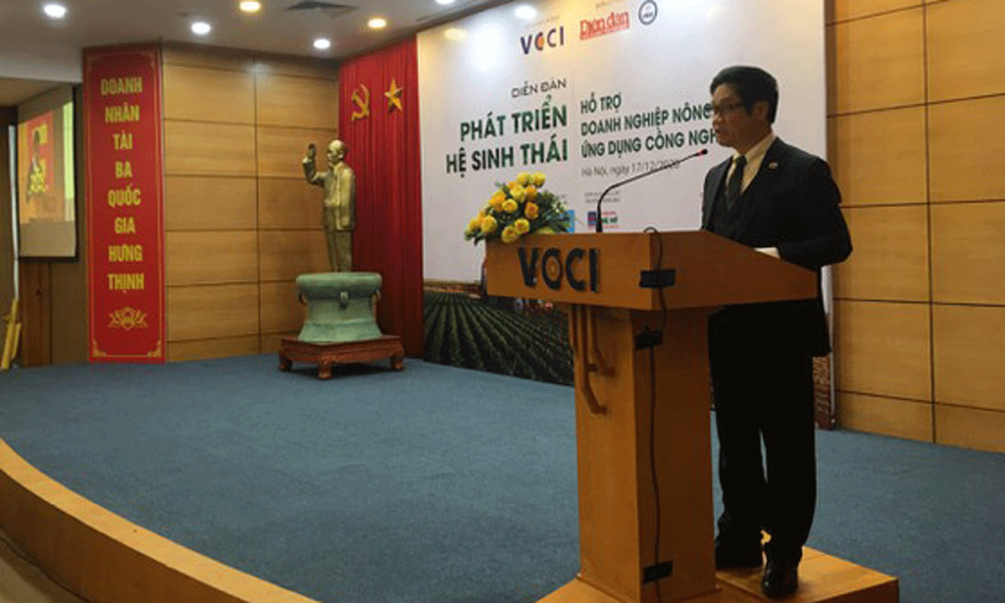 Chủ tịch VCCI Vũ Tiến Lộc mong các bên liên quan tháo gỡ khó khăn cho doanh nghiệp đầu tư vào nông nghiệp công nghệ cao. Ảnh: VĂN PHÚC