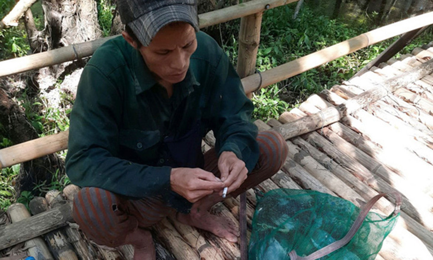Cò tặc bị bắt quả tang.