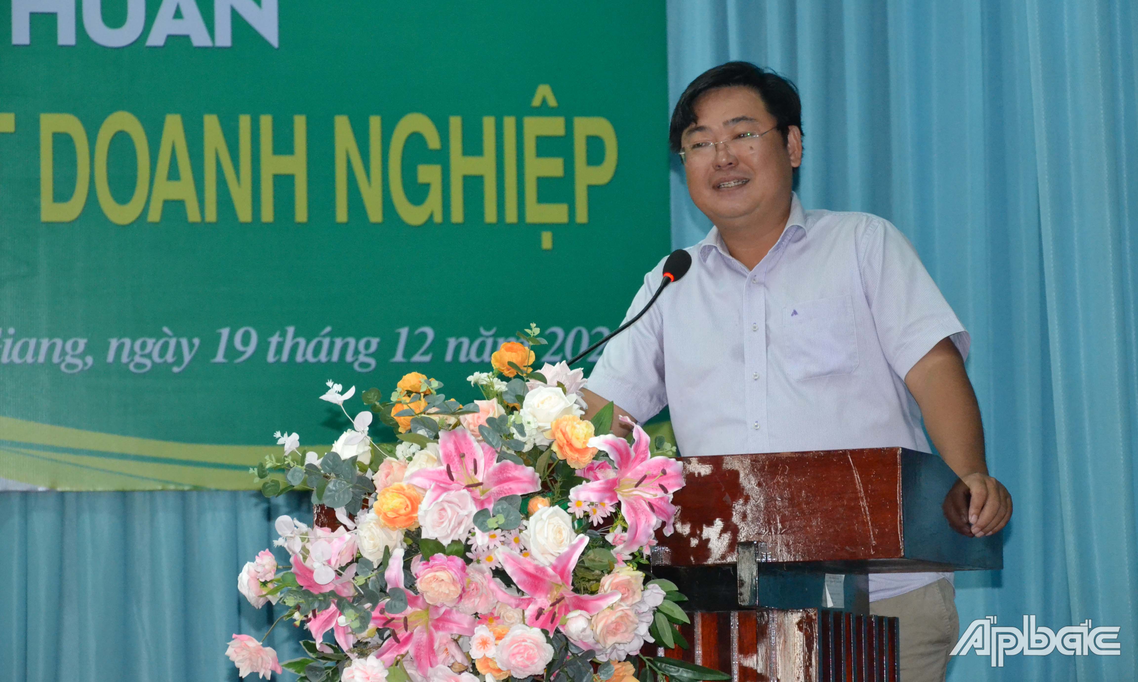 Phó Giám đốc Sở Kế hoạch - Đầu tư Trần Hoàng Phong phát biểu khai mạc khóa tập huấn.
