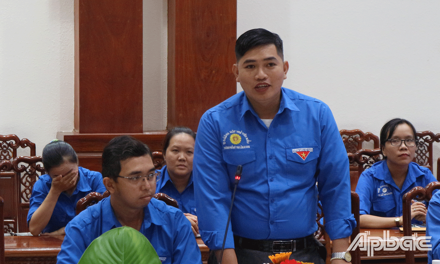Đoàn viên, thanh niên trình bày dự án khởi nghiệp tại Diễn đàn