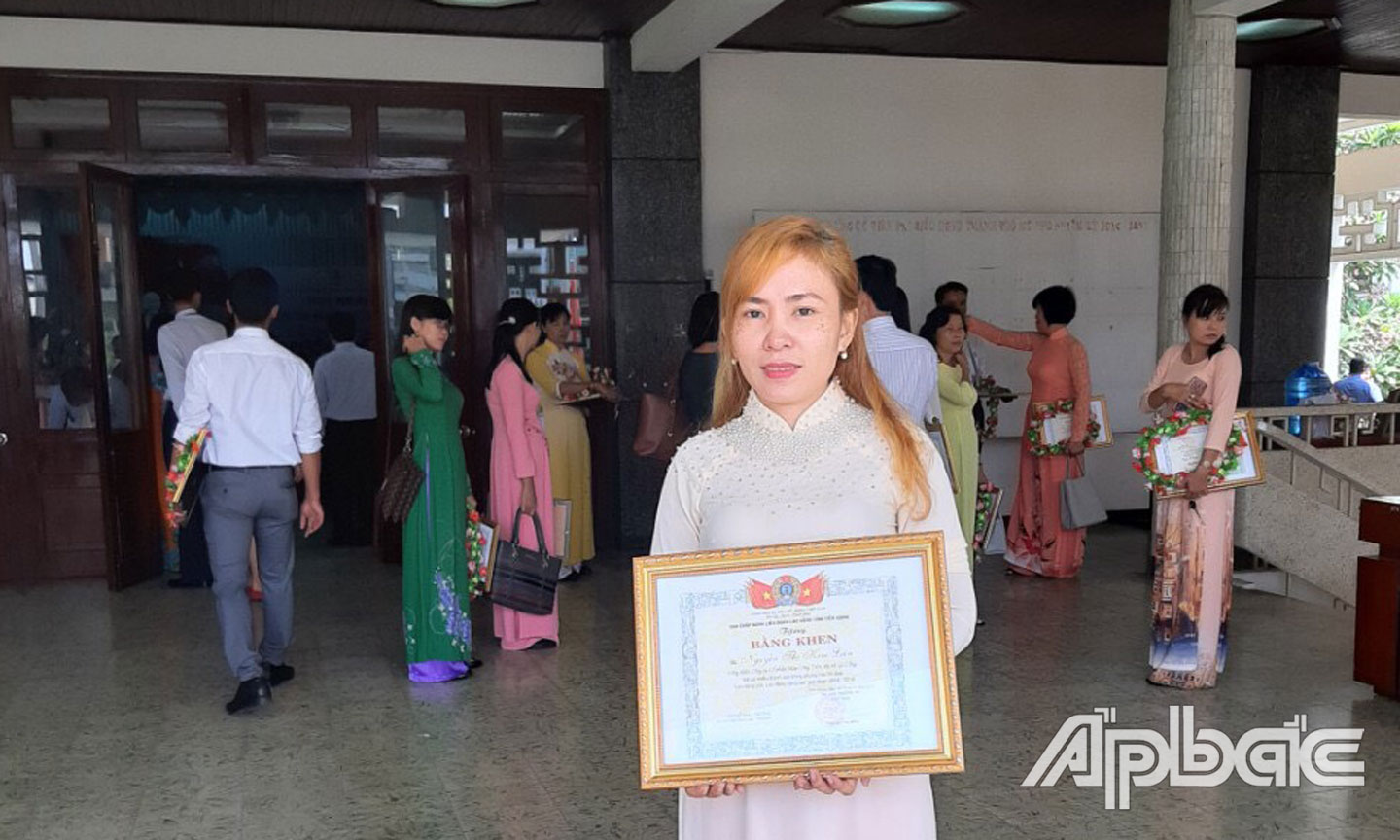 Chị Lê Thị Trúc Linh, công nhân Công ty cổ phần may Công Tiến (TX. Gò Công)
