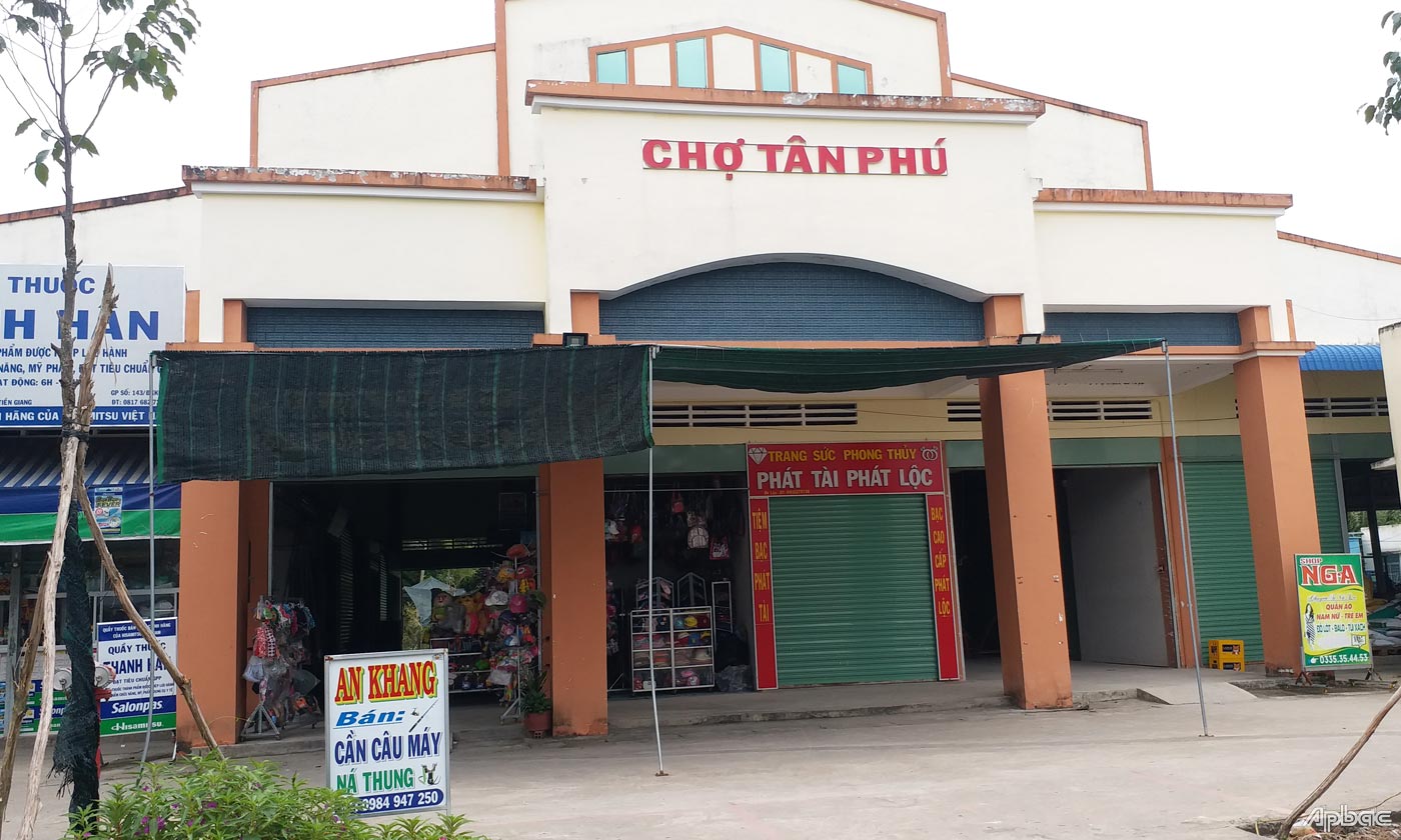 Chợ Tân Phú được xây dựng khang trang.