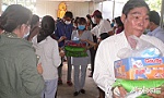 Châu Thành: Tặng 300 phần quà cho trẻ khuyết tật và người khiếm thị