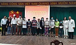 Trao 305 phần quà tết cho bệnh nhân nghèo