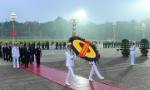 Đại biểu dự Đại hội XIII của Đảng vào Lăng viếng Chủ tịch Hồ Chí Minh