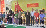 Trao 1.000 phần quà tết cho hộ cận nghèo