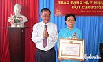 Châu Thành: Trao Huy hiệu Đảng đợt 3-2-2021